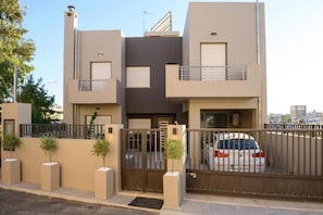 Front of property - Elea Feel Like Home (Iraklio)