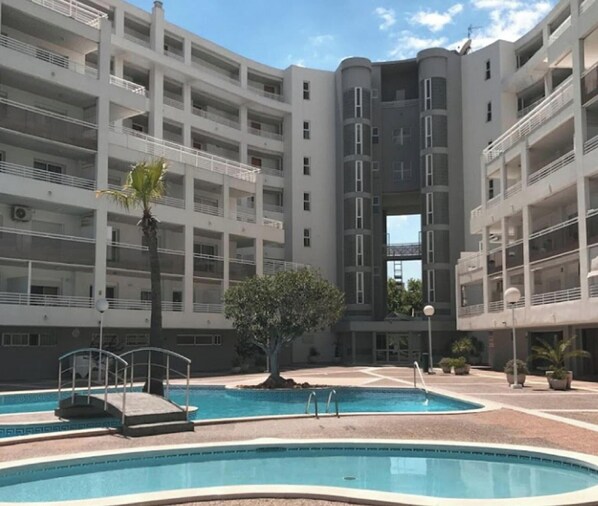 Pool - Royal 108: Appartement à Salou, à 500m de Levante avec Piscine, Climatisation et Wifi (Salou)