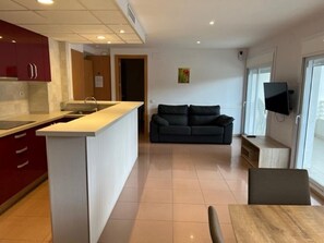 Interior - Royal 108: Appartement à Salou, à 500m de Levante avec Piscine, Climatisation et Wifi (Salou)