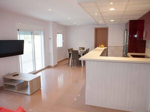 Dining - Royal 108: Appartement à Salou, à 500m de Levante avec Piscine, Climatisation et Wifi (Salou)