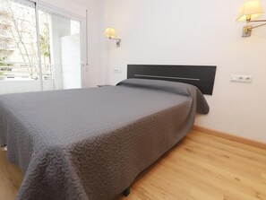 1 bedroom, free WiFi, bed sheets - Royal Apartments: Modern Stay with Pool, Terrace & A/C, 500m from Levante Beach, Near Port Aventura (Salou)
