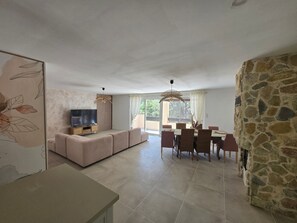 Interior - Villa 'House 20' with Shared Pool, Wi-Fi and Air Conditioning (Auriol)