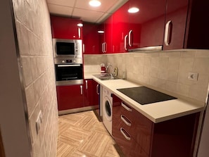 Refrigerador, microondas, horno y cafetera y tetera