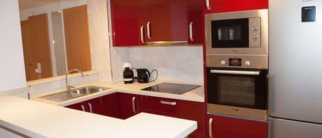 Frigorifero, microonde, forno, macchina per tè/caffè