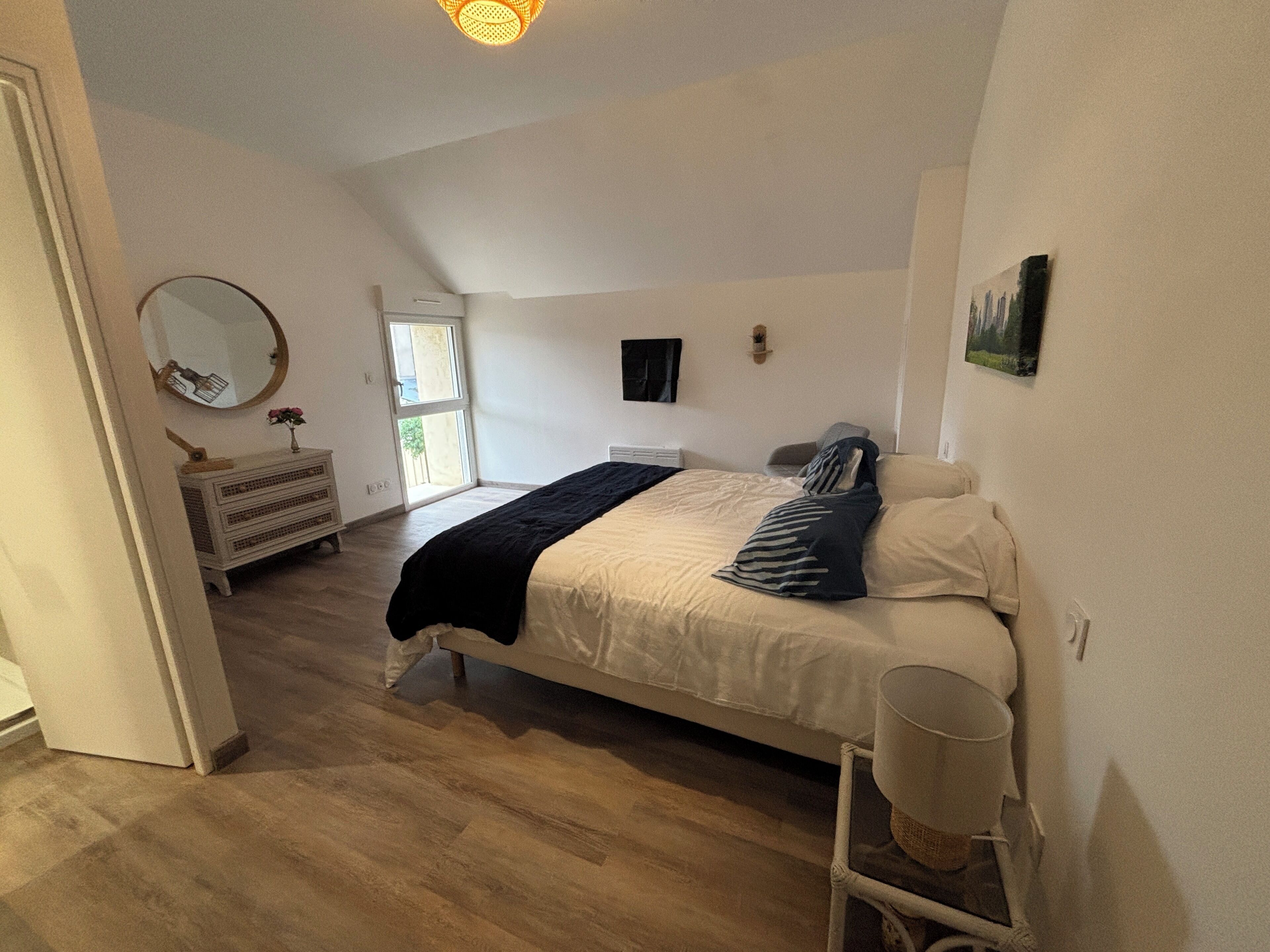 3 chambres, fer et planche à repasser, Wi-Fi gratuit, draps fournis