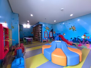Children’s area - Luxurious 3BR Ocean-view, Nearby Okada,MOA,Solaire with Free Parking (Parañaque)
