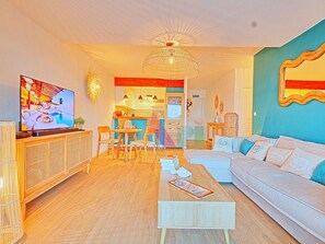 TV - Beautiful T2 with Private Parking at Cul-de-Sac (Saint-Martin)