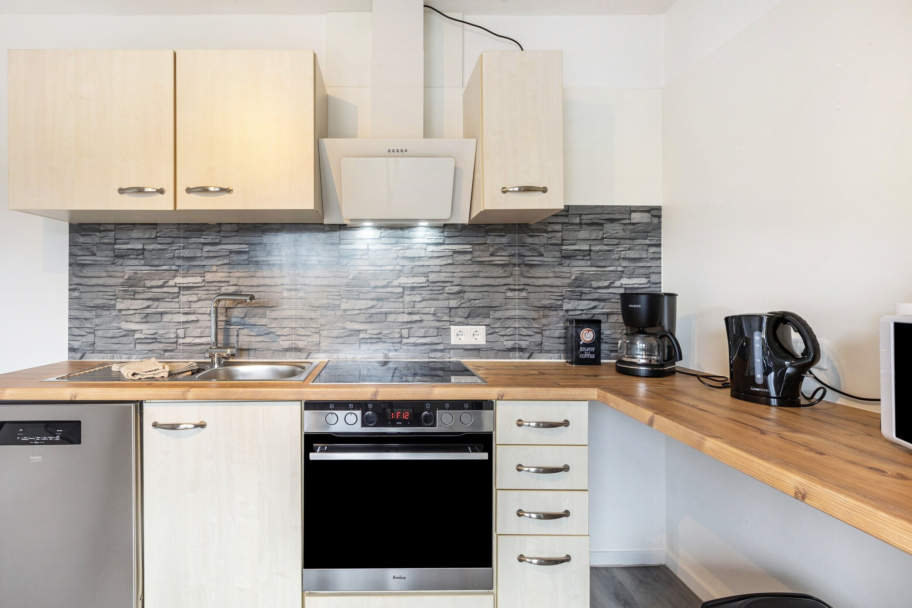 Kühlschrank, Mikrowelle, Ofen, Herdplatte