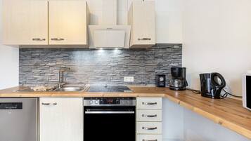 Kühlschrank, Mikrowelle, Ofen, Herdplatte