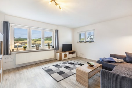 TV. Apartment 'Esselsteigblick' with Mountain View, Shared Terrace and Wi-Fi