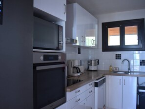 Fridge, microwave, oven, dishwasher - Bright 3-Room Apt with Garage, Pyrenees (Font-Romeu-Odeillo-Via)