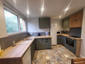 Microwave, oven, stovetop, coffee/tea maker