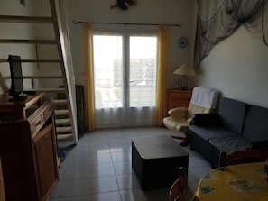 TV - Cottage with pool, pets allowed in La Faute-sur-Mer (La Faute-sur-Mer)