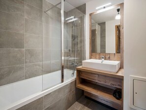 Hair dryer, towels - Modern apartment in Saint-Gervais for 6, near lifts (Saint-Gervais-les-Bains)