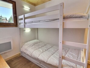 1 bedroom, bed sheets - Charming 2-Room Apartment on the Slopes in Méribel (Méribel)