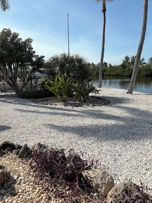 Property grounds - Tropical Tiki and Fishing Retreat (Saint James City)