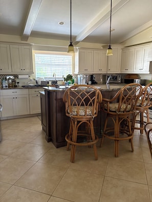 Fridge, microwave, oven, stovetop - Tropical Tiki and Fishing Retreat (Saint James City)