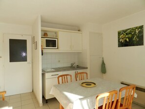 Dining - Apartment with pool, sleeps 5, parking, Le Lavandou (Le Lavandou)