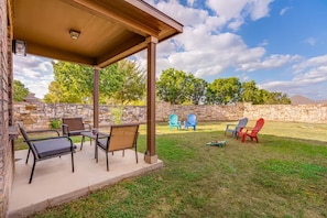 Terrace/patio - Modern, Roomy Getaway by SeaWorld & Lackland (San Antonio)