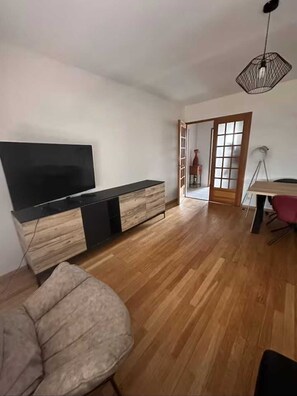 Living area - Spacious apartment near the station (Mâcon)