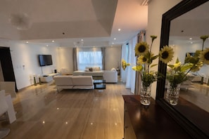 Living area - 2-BR Upper-Floor 2BR Skyscraper APT (Santo Domingo)