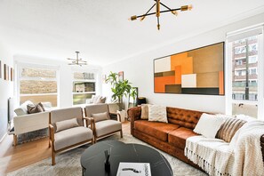 TV - E8 Modern Flat •Sleeps 9•Garden• Near Central Ldn (London)