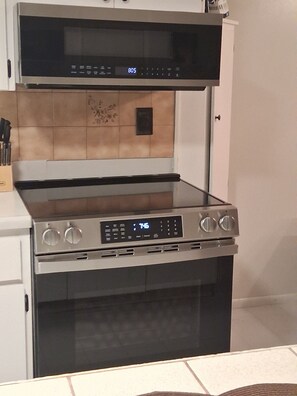Micro-ondas, fogão, cooktop