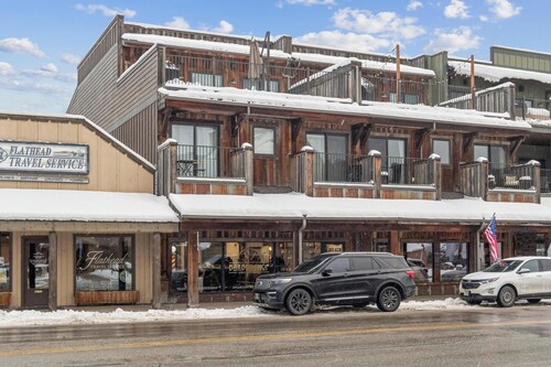 Downtown Whitefish Studio Condo! Fireplace!