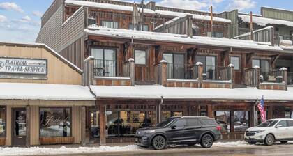 Downtown Whitefish Studio Condo! Fireplace!