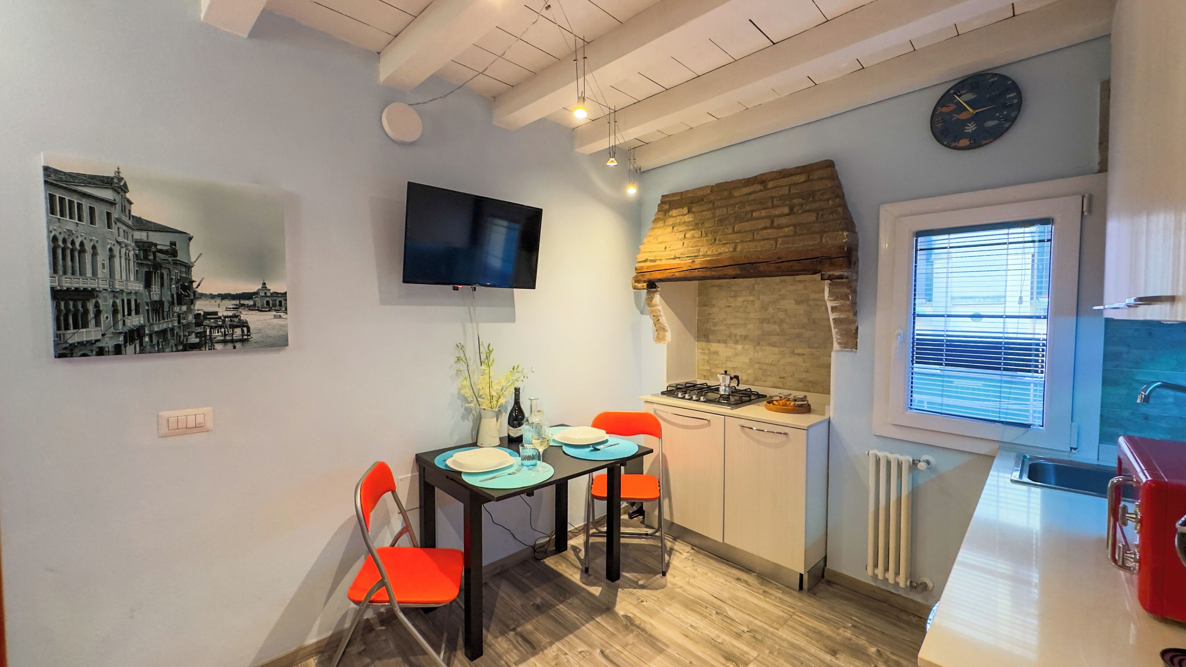 Kühlschrank, Mikrowelle, Herdplatte, Geschirrspüler