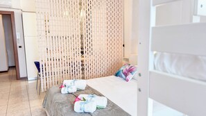 1 chambre, fer et planche à repasser, Wi-Fi gratuit, draps fournis
