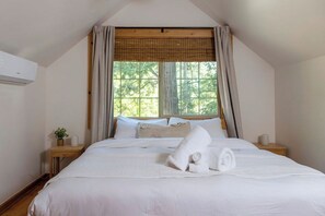 Iron/ironing board, WiFi, bed sheets - Cozy Family Cabin - short walk to The Pines Village (Bass Lake)