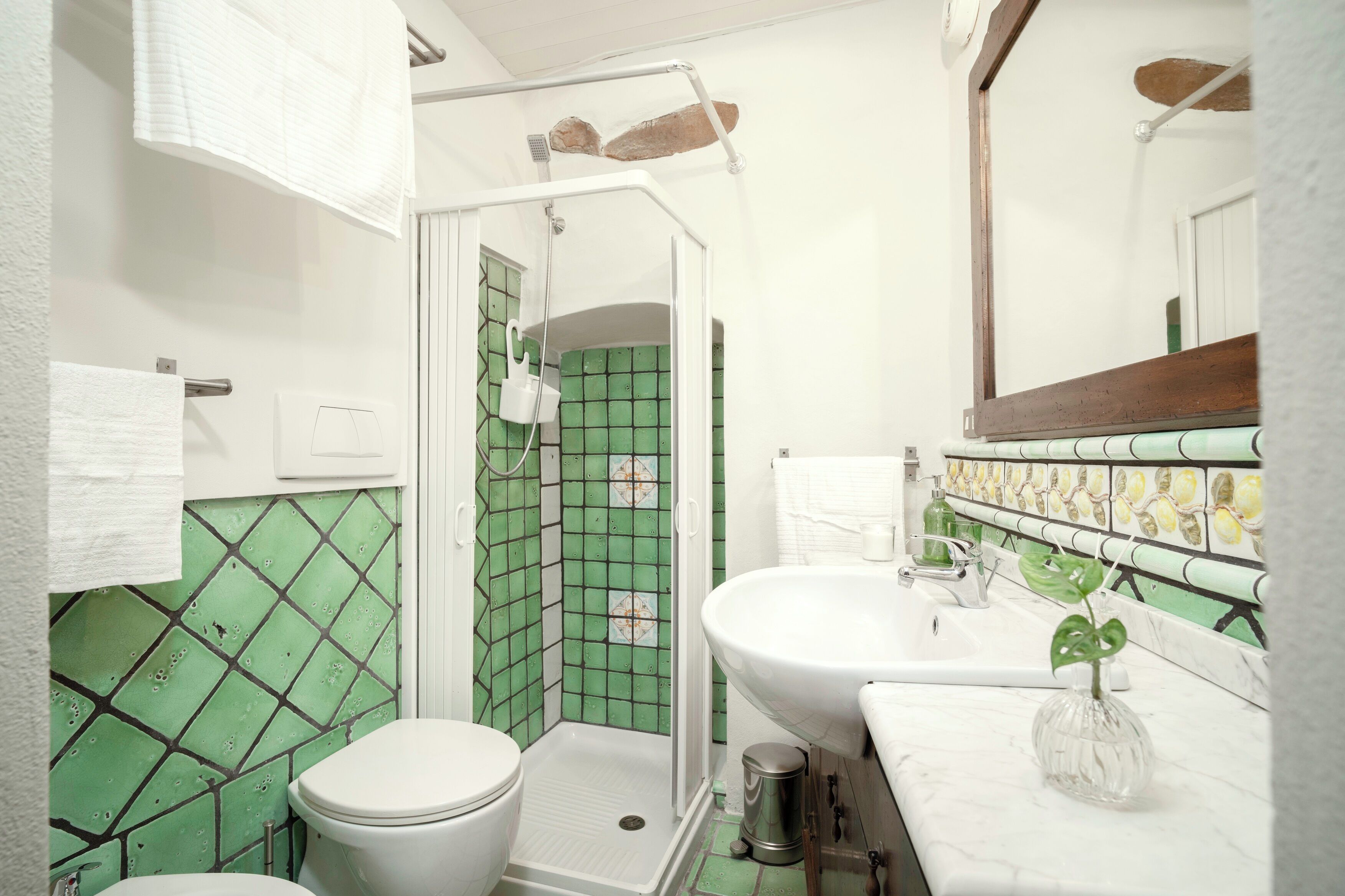 Dusche, Haartrockner, Bidet, Handtücher