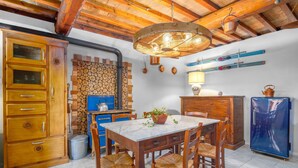 Dining - Pura Apartment - One Bedroom Apartment, Sleeps 3 (Palaia)
