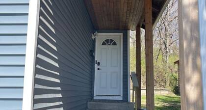 Spacious 3BR Downtown Farmhouse • Near Honeywell • Long-Stay Friendly & Cozy