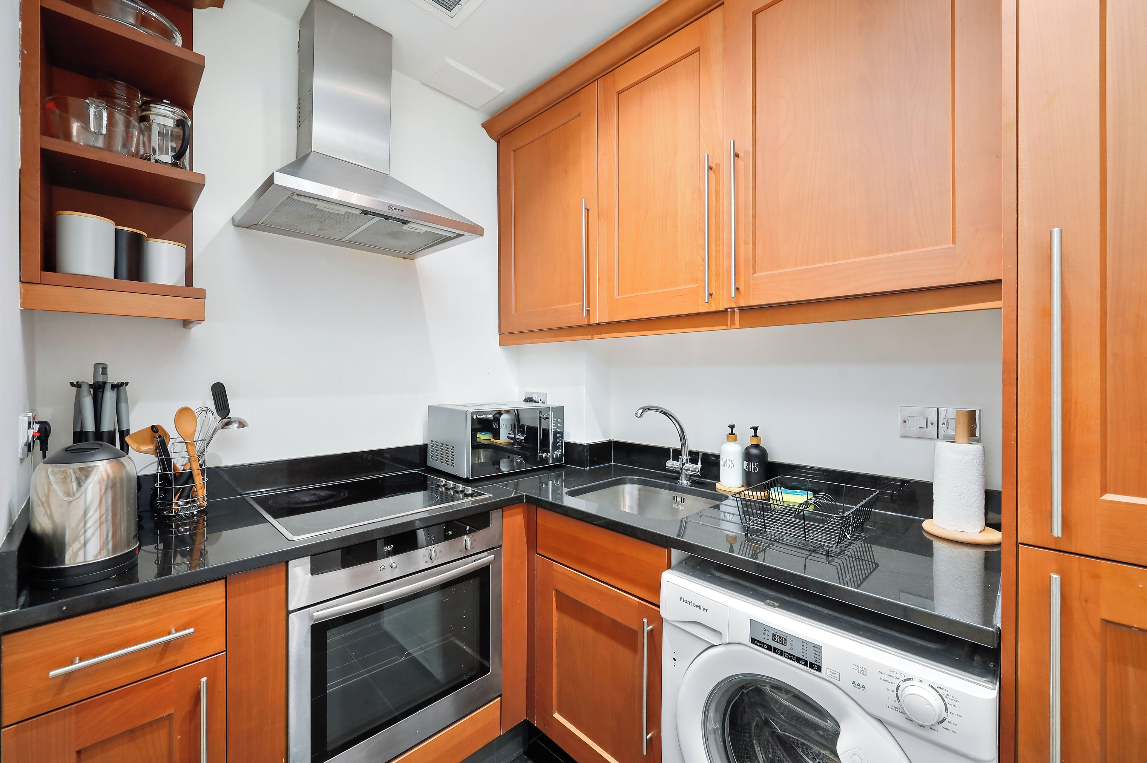 Refrigerador, microondas, horno y parrilla de estufa 