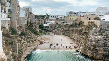 Una spiaggia nelle vicinanze