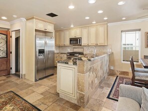 Interior - Steps to the Sand in South Mission Beach 4BR Ocean Views Sleeps 10 (San Diego)
