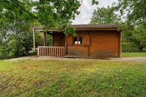 Exterior - Chalet Grillon – Heated Shared Pool, Périgord Noir (Salignac-Eyvigues)
