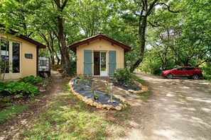 Exterior - Chalet Grillon – Heated Shared Pool, Périgord Noir (Salignac-Eyvigues)