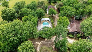 Exterior - Chalet Grillon – Heated Shared Pool, Périgord Noir (Salignac-Eyvigues)