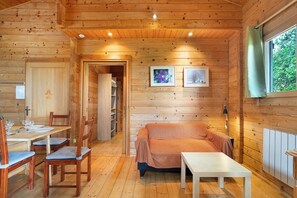TV, table tennis - Chalet Grillon – Heated Shared Pool, Périgord Noir (Salignac-Eyvigues)