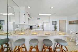 Fridge, microwave, oven, stovetop - SALE: Stunning Ground Floor Condo with AMAZING Gulf Views, Community Pool! (Panama City Beach)