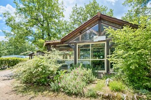 Exterior - Gite Cantou – Friendly Holiday Home with Shared Heated Pool in the Heart of Périgord Noir (Salignac-Eyvigues)