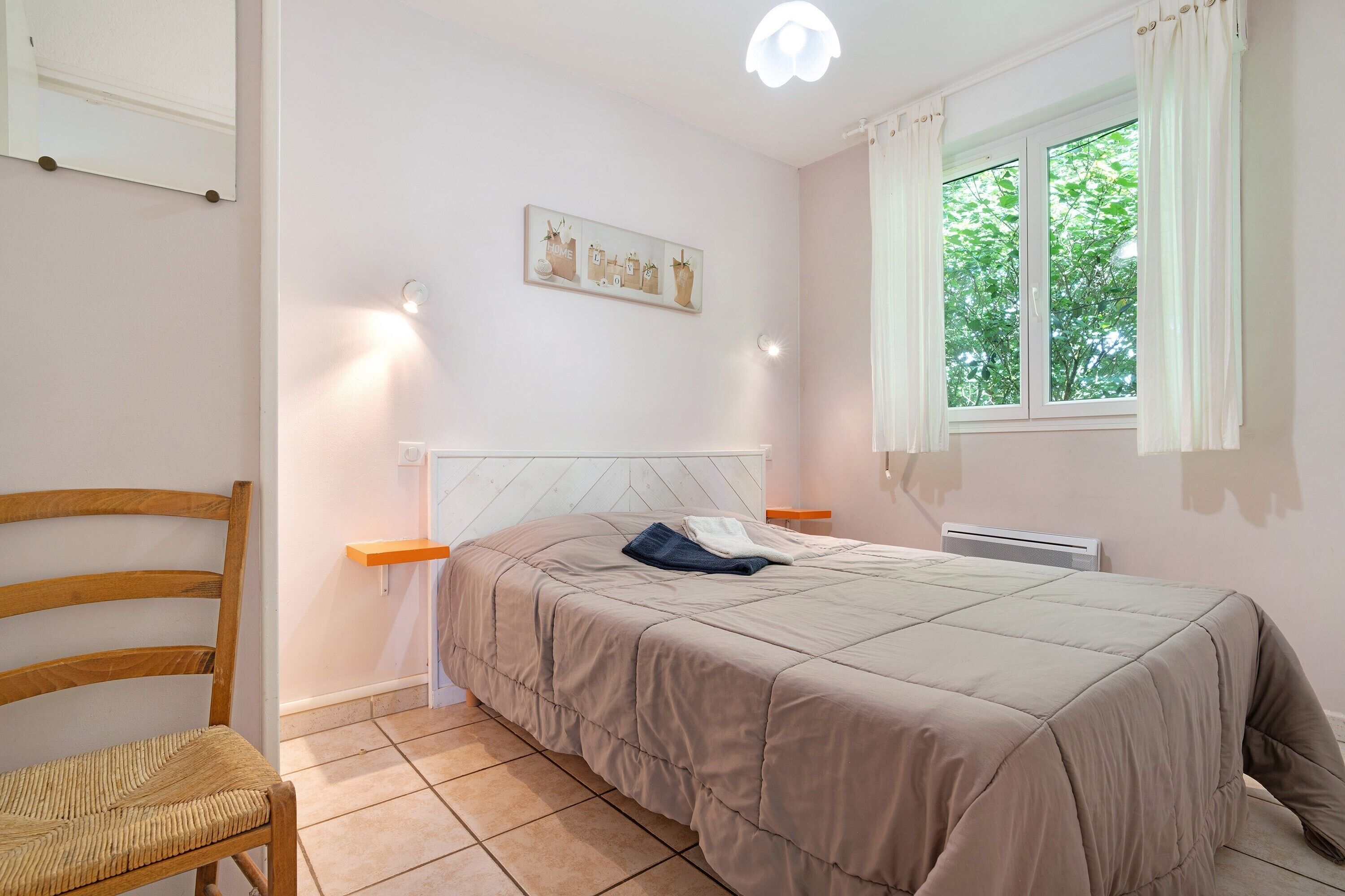 2 slaapkamers, een strijkplank/strijkijzer, wifi