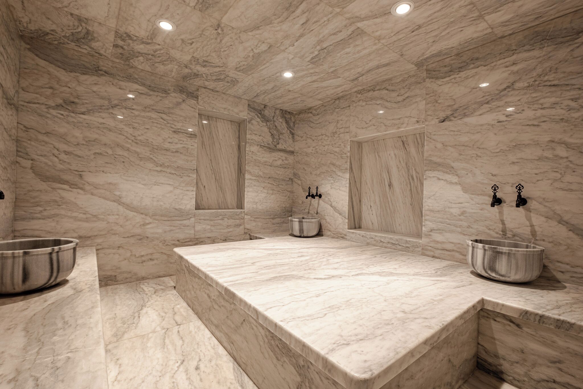 桑拿、湿蒸房、按摩服务