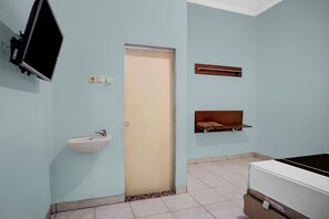 Deluxe Double Room - Hotel O near Universitas Medan Area (Medan)