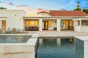 A residential property with a swimming pool, outdoor seating, and a patio area. - The Tiercel Scottsdale • New Design• Salt Pool • Spa for 20 • Pickle-Ball (Scottsdale)