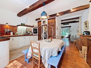 Fridge, microwave, oven, dishwasher - *Sous l'IF du marquis*, town with private pool in Montauroux (Montauroux)