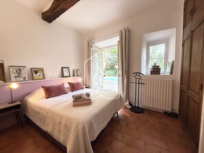 4 camere, Wi-Fi gratuito, lenzuola